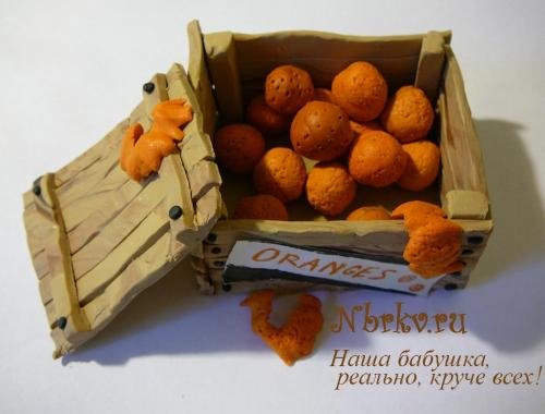 Ящик с апельсинами для Чебурашки. Поделка из пластилина.