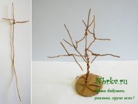 Лиственное деревце из пластилина